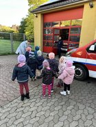 Feuerwehrauto mit Kindern