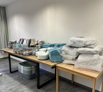 Tisch mit Spenden