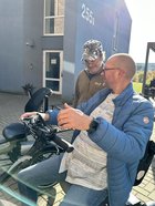 Einrichtungsleiter erklärt das E-Bike