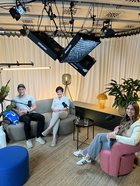 Die Beteiligten bei der Podcast-Aufnahme