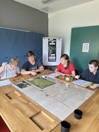 Jugendliche am Spieltisch